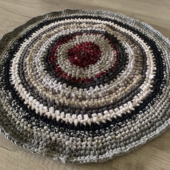 Round Rug - NWOT - Picture 3 of 11